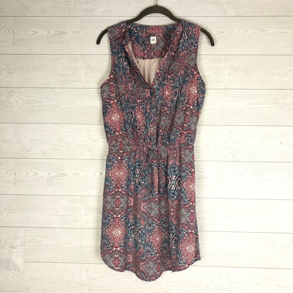 GAP RED WHITE BLUE GEOMETRIC PATTERN DRESS  SIZE SMALL PAISLEY
